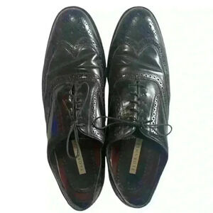 Florsheim Men's Black Dress shoes size 10. Wingtip Style.